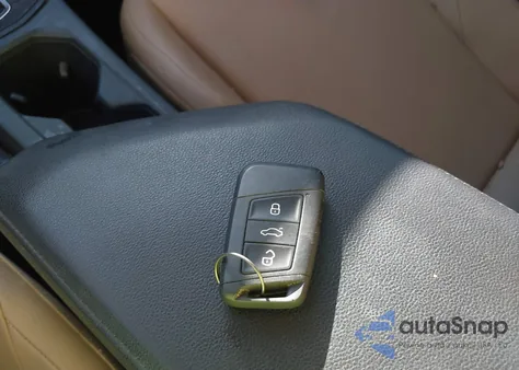 2019 Volkswagen Jetta 1.4T R-Line/1.4T S/1.4T Se из США, поврежденный, VIN 3VWC57BU8KM081740